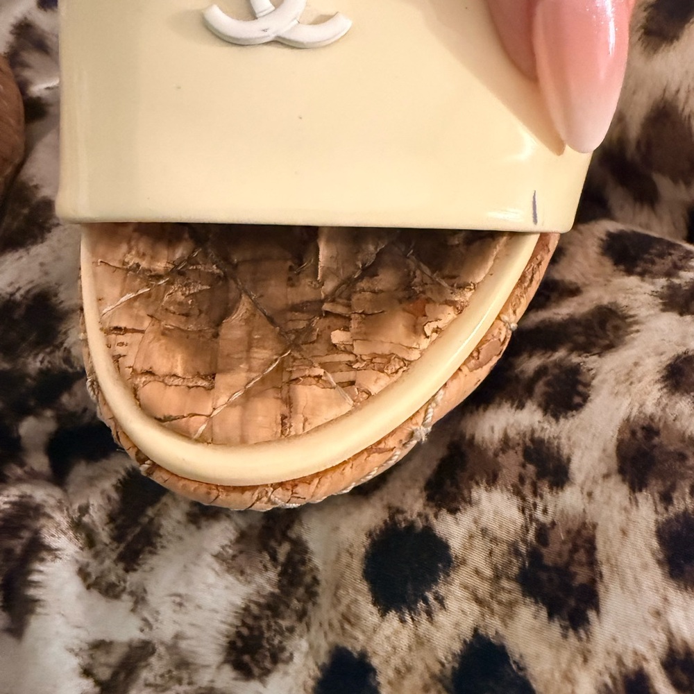 Chanel White Patent Leather Cork Wedge Sandal with iconic interlocking CC - Picture 15 of 15
